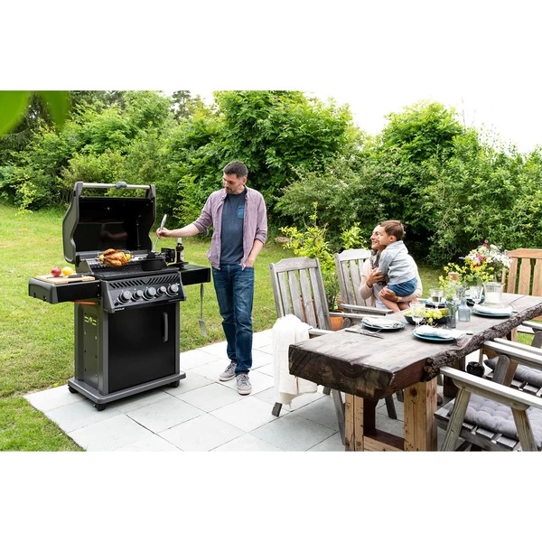 Napoleon Gasgrill Rogue RB 425, Mit Drehspieß – Bild 16