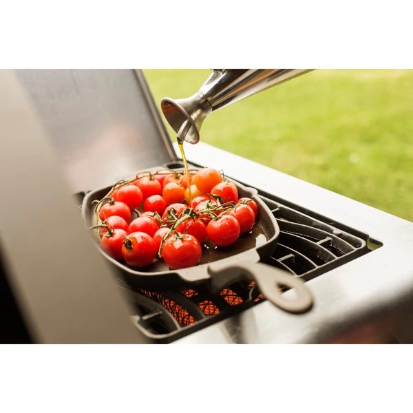 Napoleon PRO Gusseisen-Pfanne + Untersetzer – Bild 5